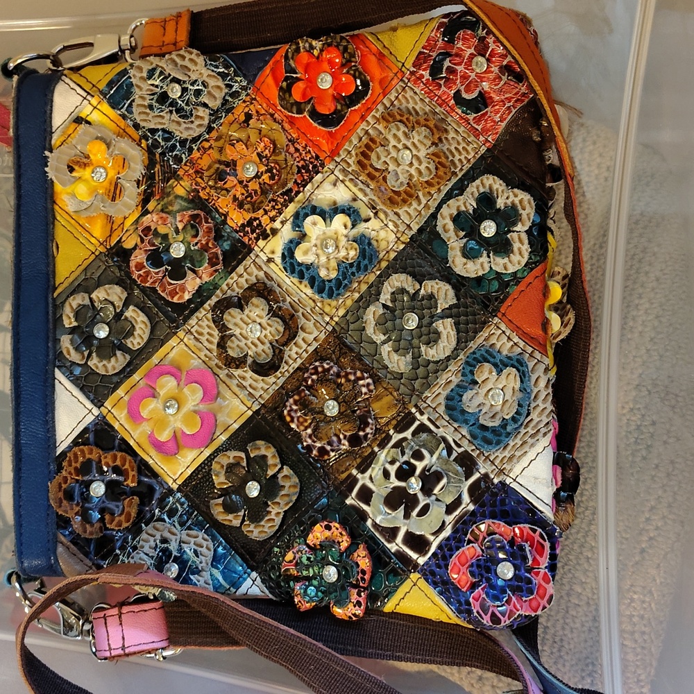 Boho Chic Flowered Multicolored Crossbody Bag. - Picture 3 of 3
